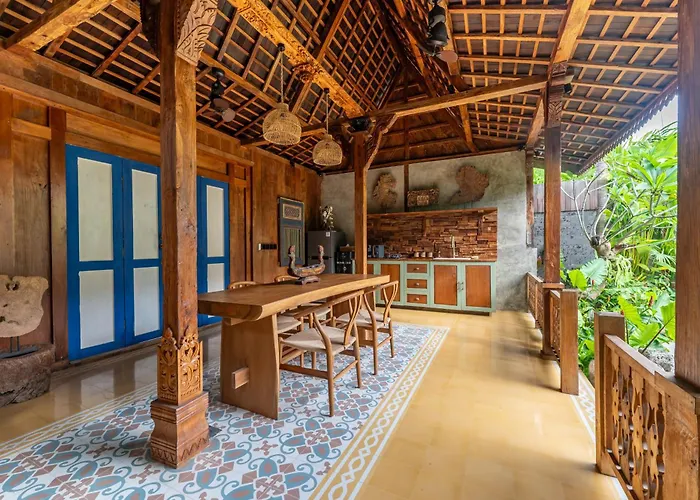 Kubu Kayu * Seminyak