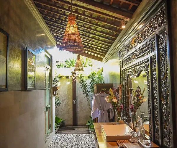 Kubu Kayu Villa *